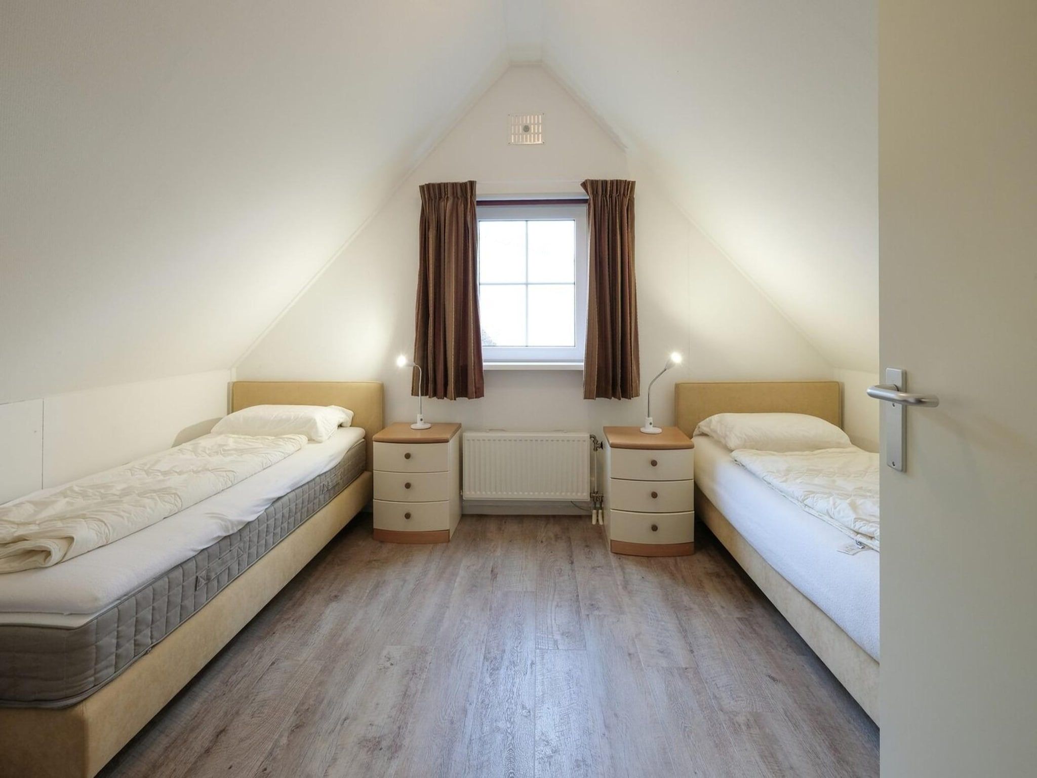 Een slaapkamer van Anzelhoef 28 in Sint Maartenszee