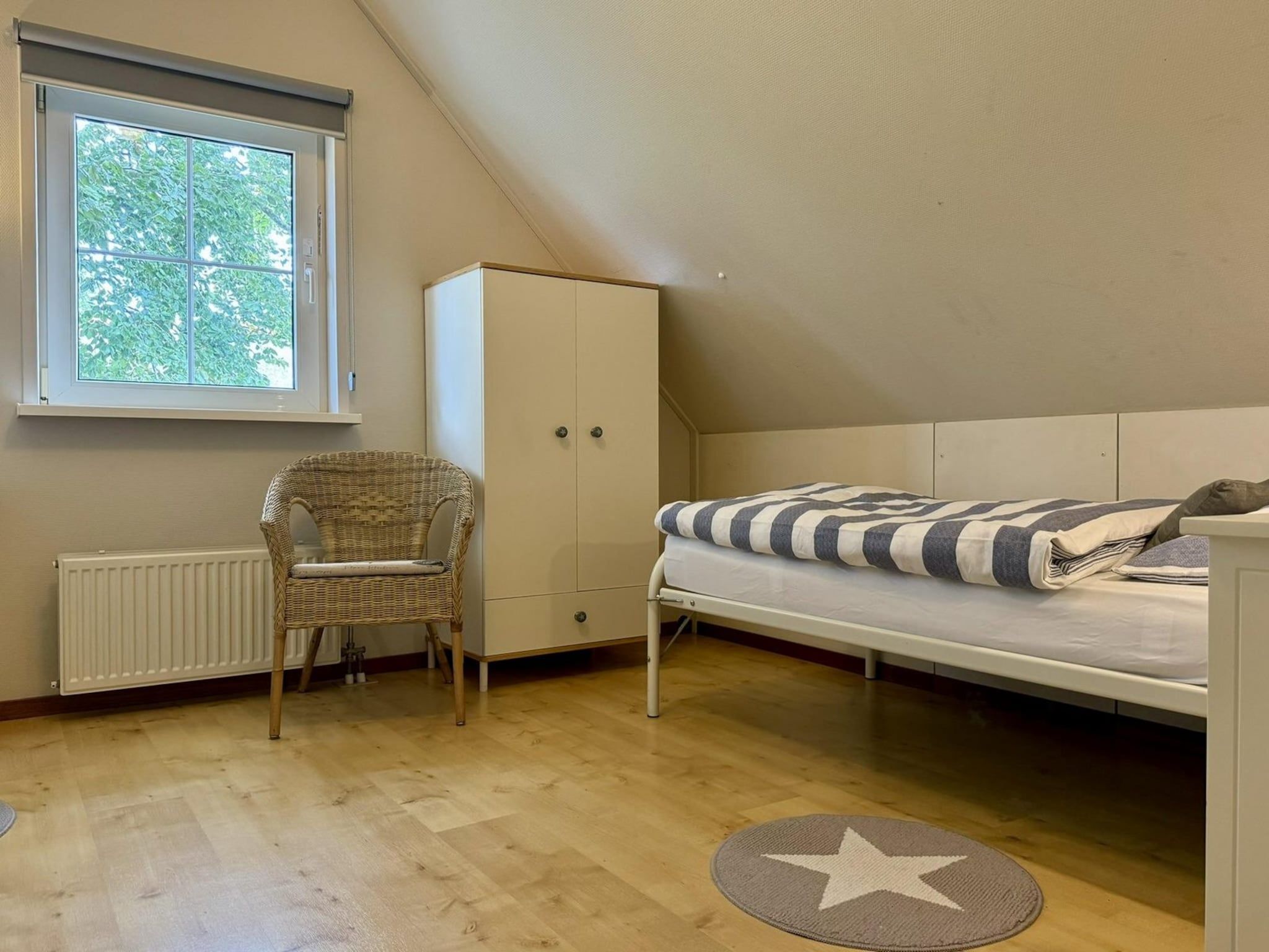 Een slaapkamer van Anzelhoef 32 in Sint Maartenszee