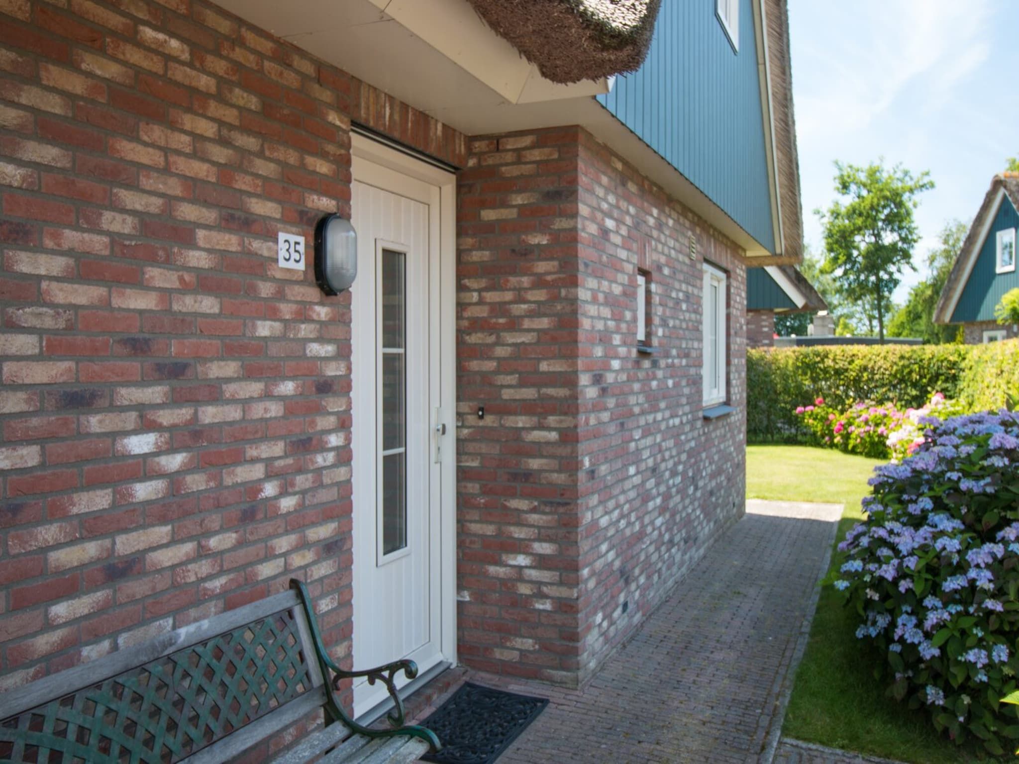 De buitenkant van Anzelhoef 35 in Sint Maartenszee