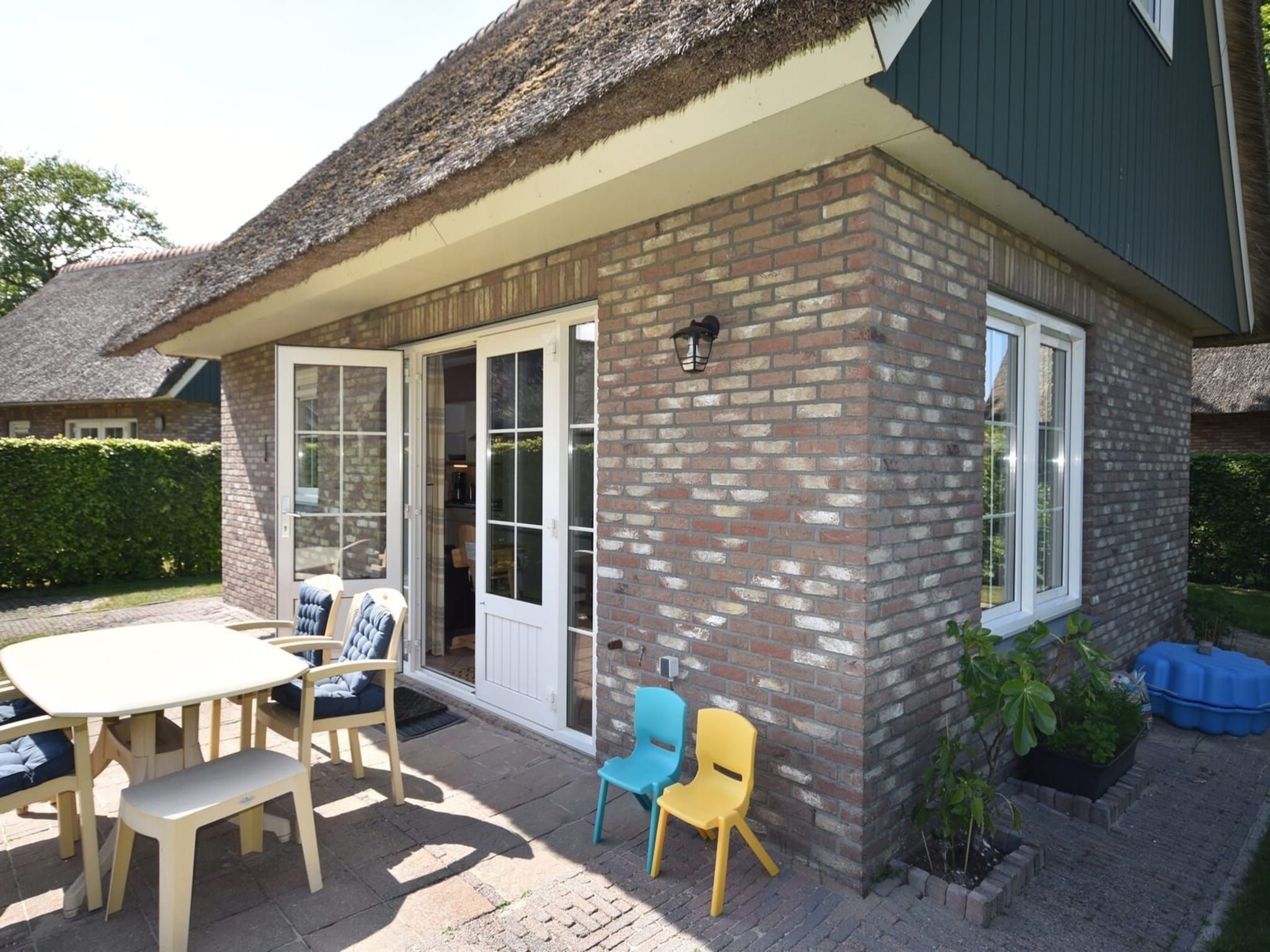 Het terras van Anzelhoef 11 in Sint Maartenszee