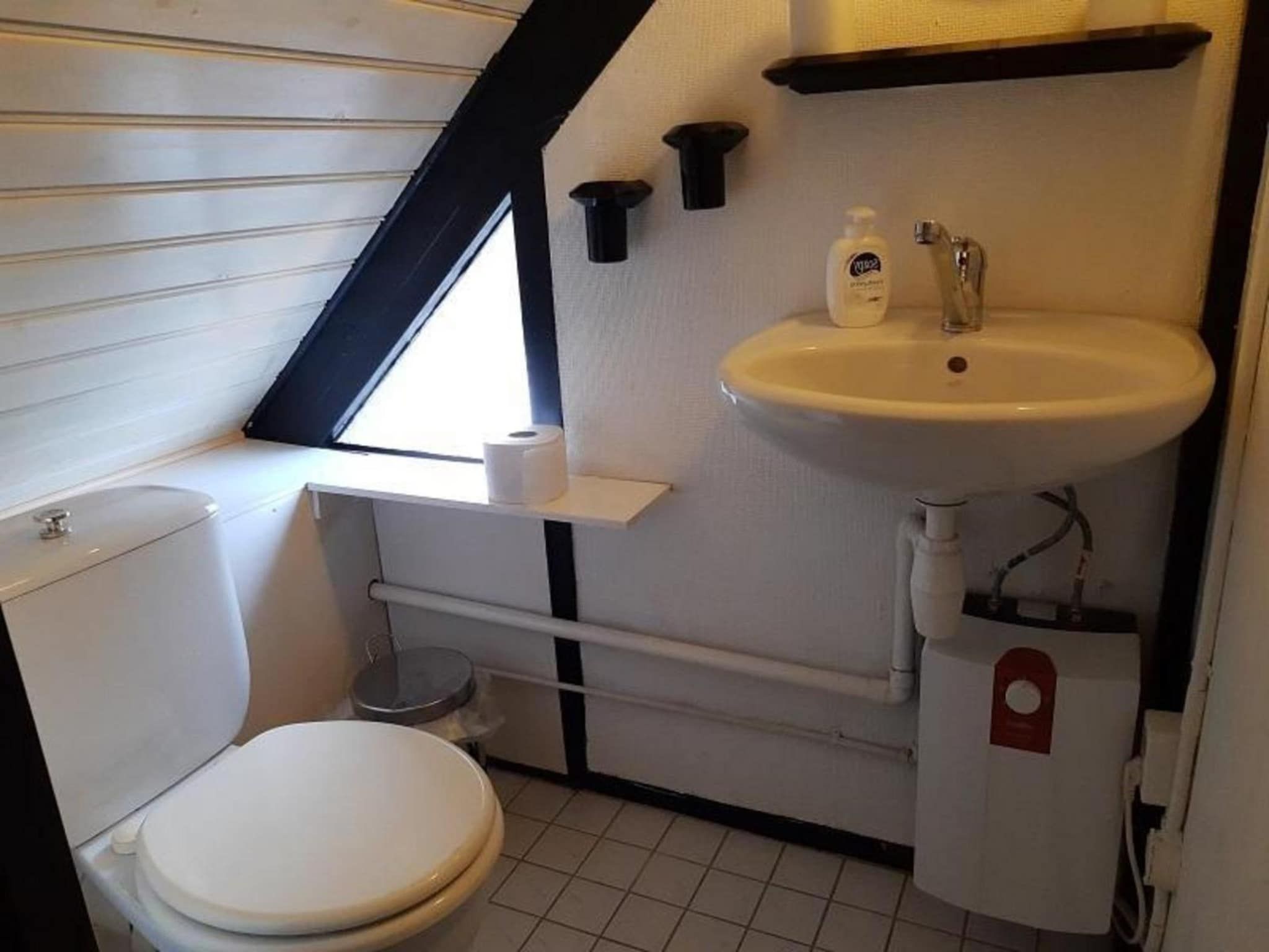 De badkamer van Belkmerduinen 23 in Sint Maartenszee