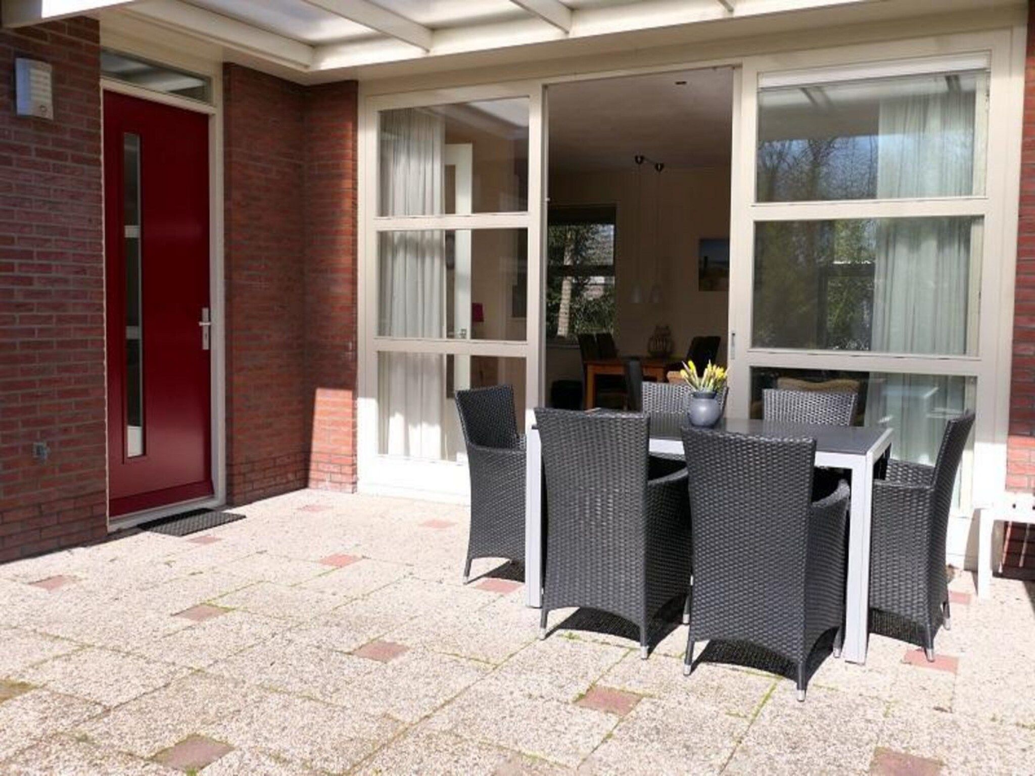Het terras van Campanula 11 in Sint Maartenszee