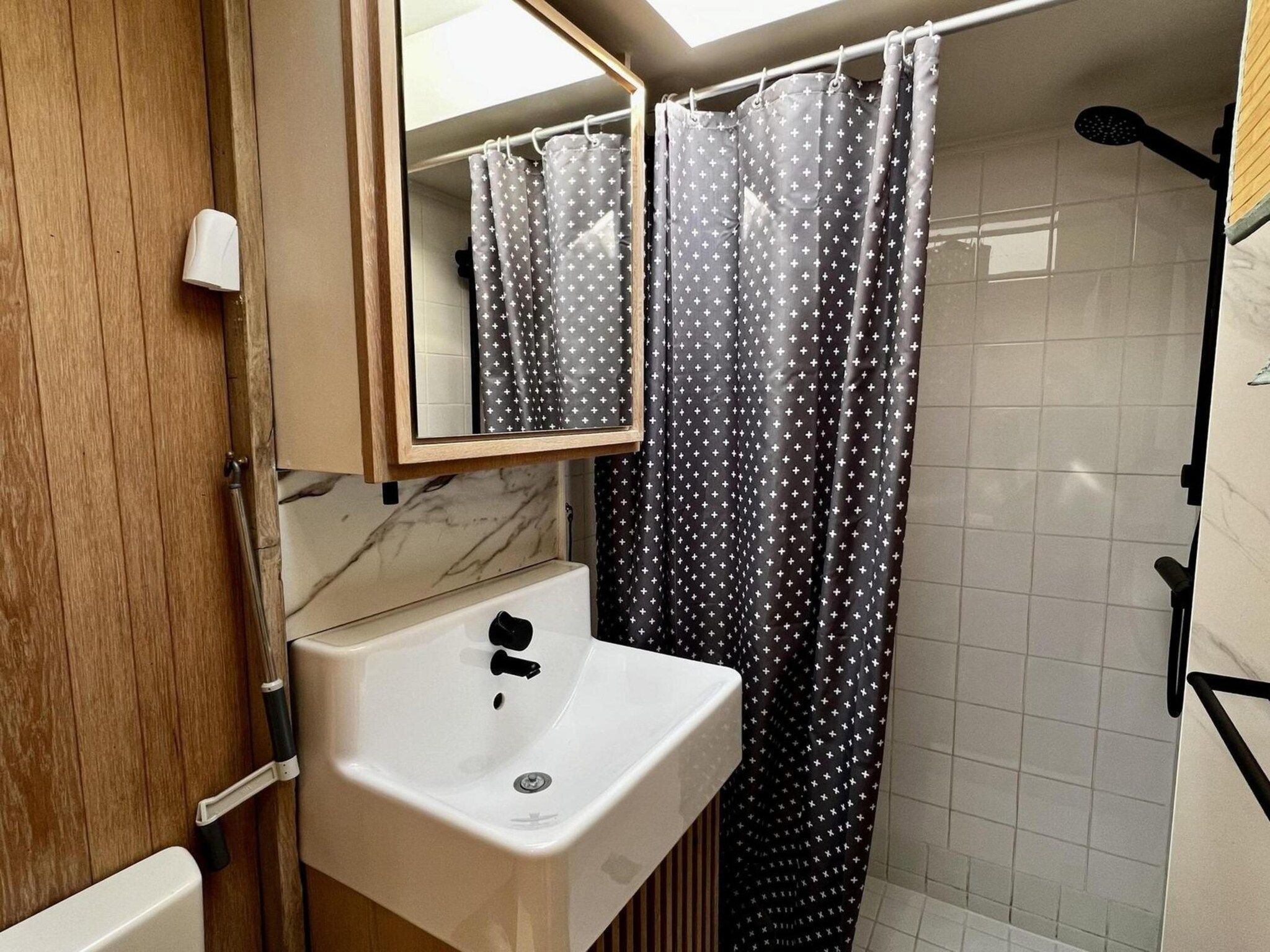 De badkamer van Campanula 189 in Sint Maartenszee