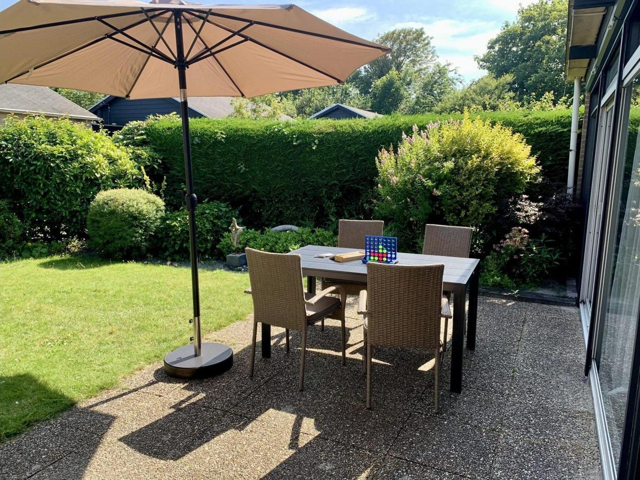 Het terras van Boerenslag 23 in Sint Maartenszee