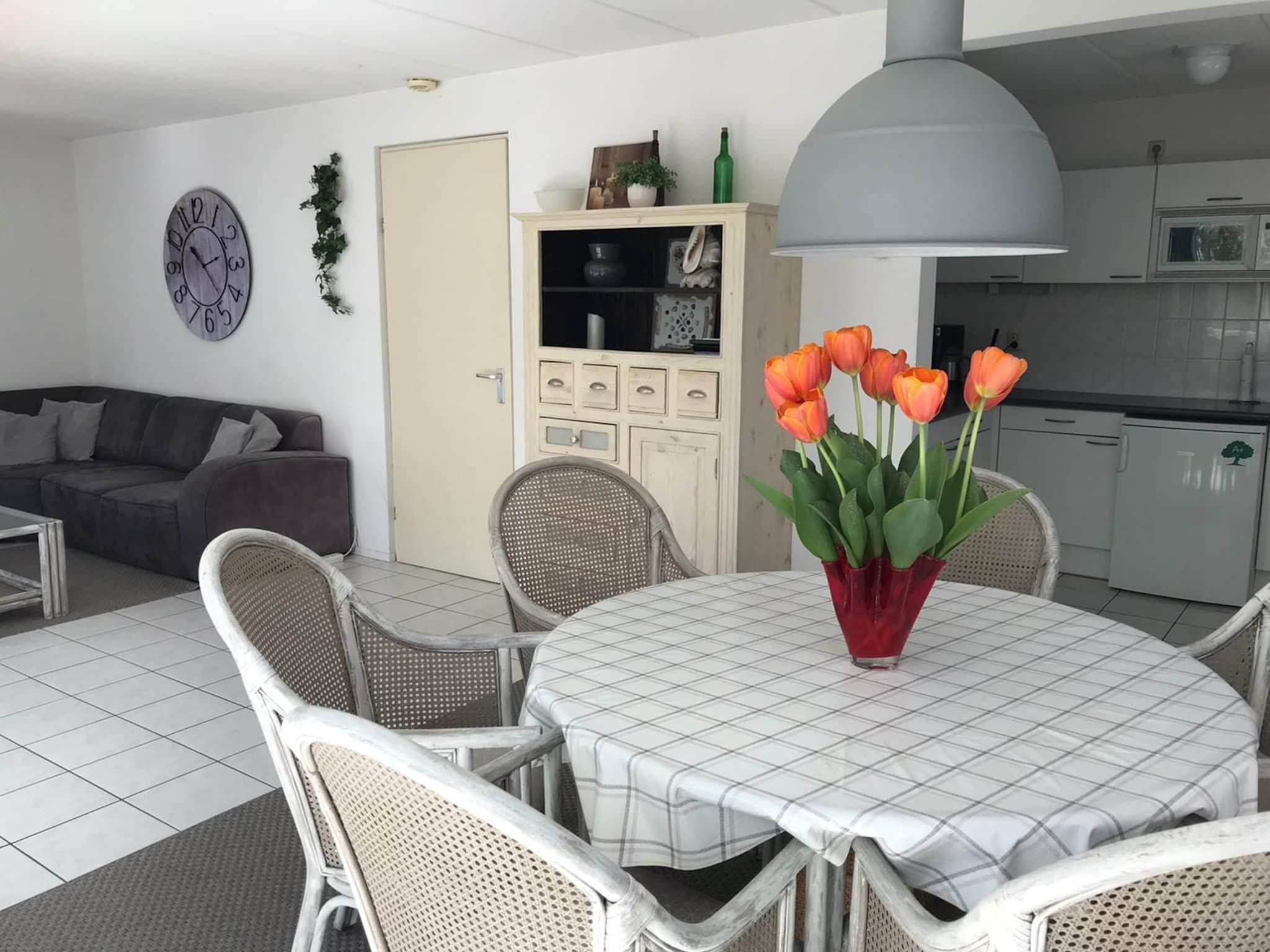 De eetkamer van Bohemien 27 in Sint Maartenszee