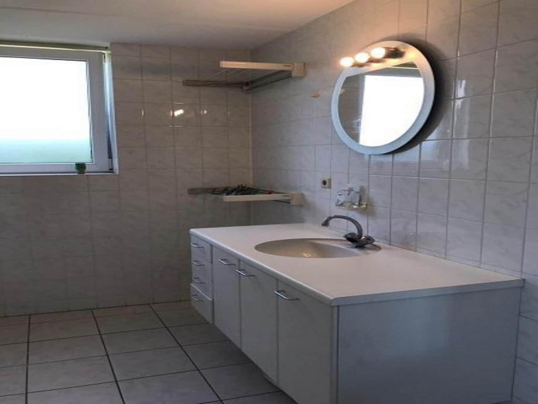 De badkamer van Bohemien 27 in Sint Maartenszee