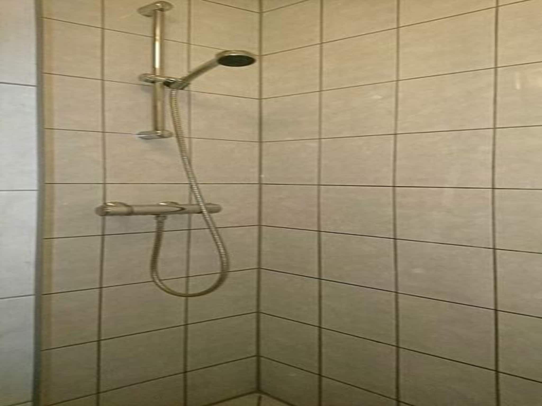 De badkamer van Bohemien 38 in Sint Maartenszee