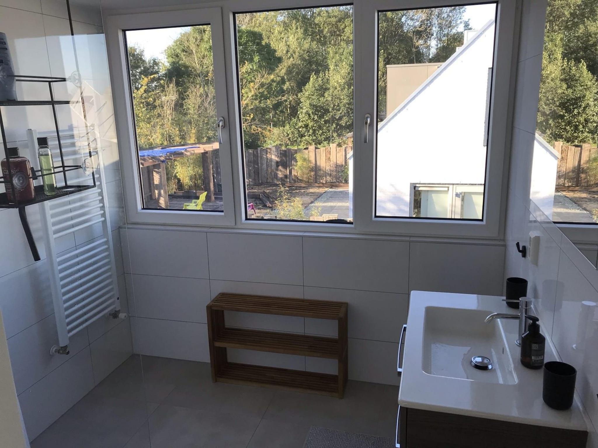 De badkamer van De Wielen 73 in Sint Maarten
