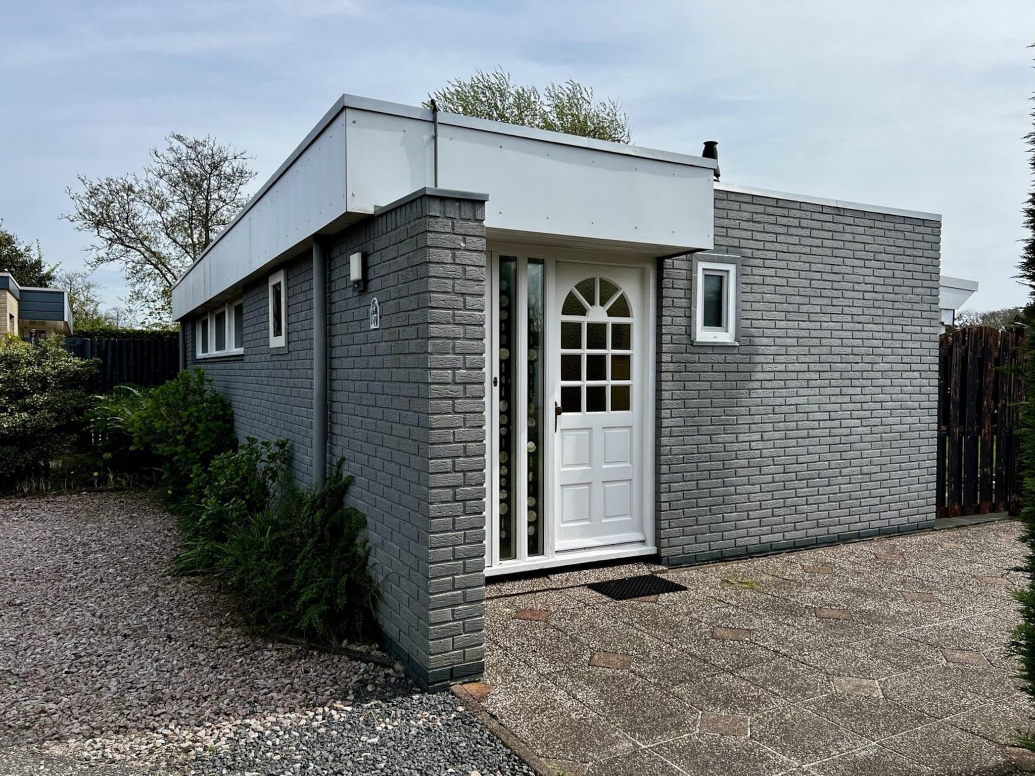 De buitenkant van De Schelp 27 in Sint Maartenszee