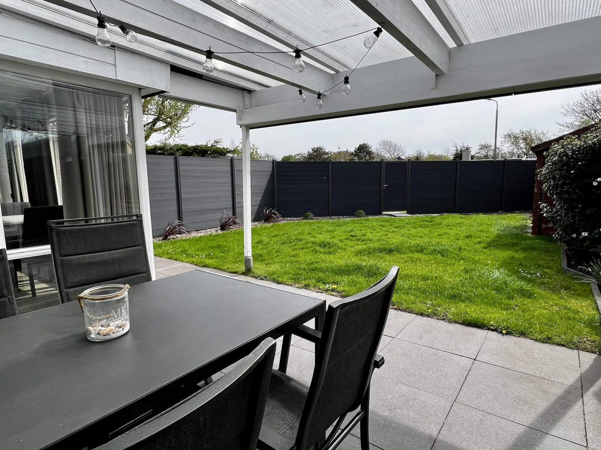 Het terras van De Schelp 27 in Sint Maartenszee