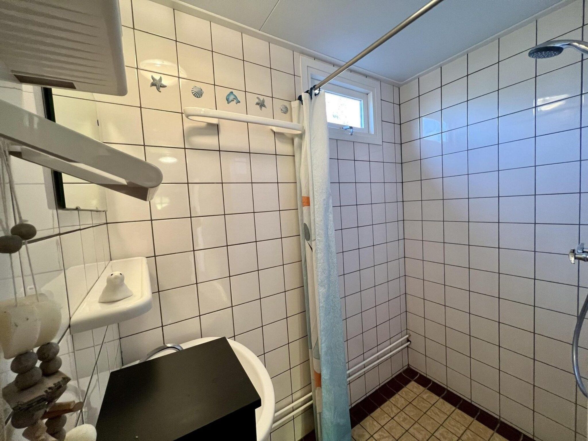 De badkamer van Eb en Vloed 55 in Sint Maartenszee