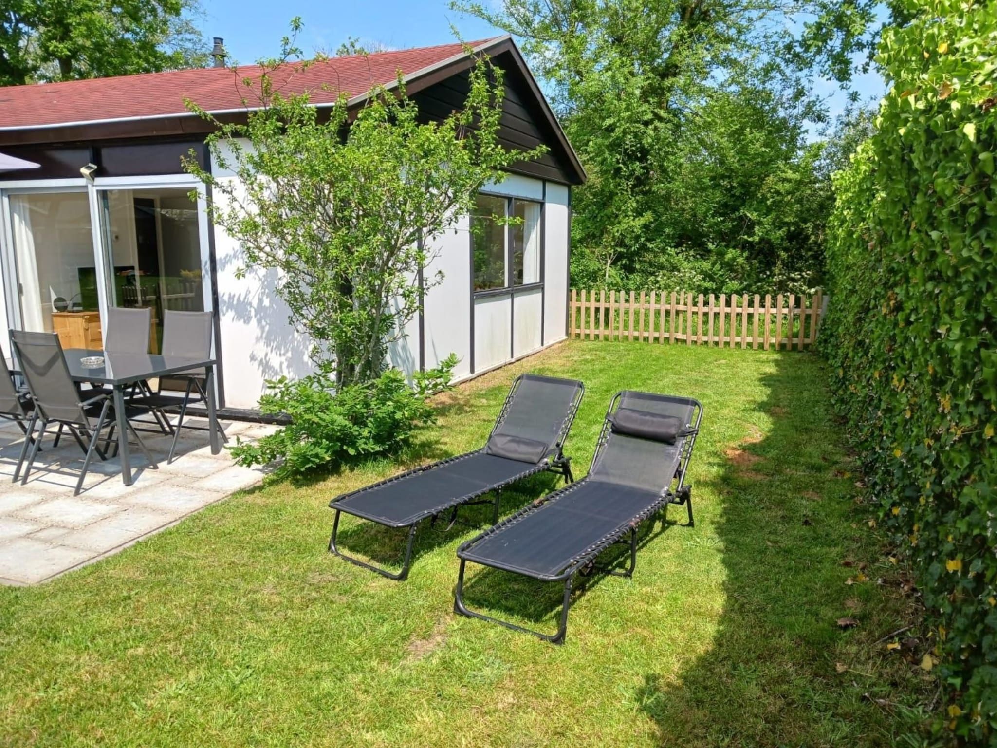 De tuin van Eb en Vloed 55 in Sint Maartenszee