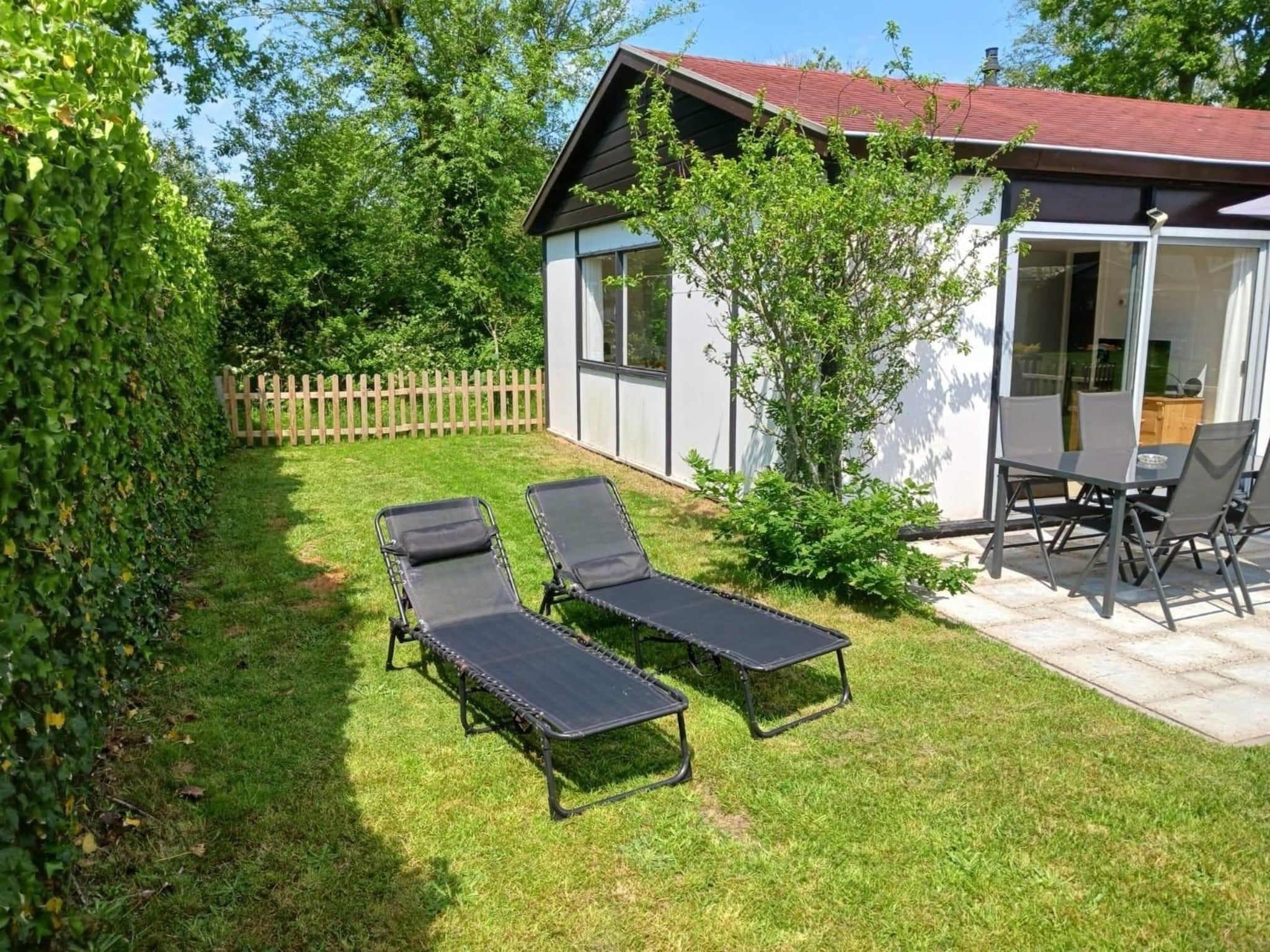De tuin van Eb en Vloed 55 in Sint Maartenszee
