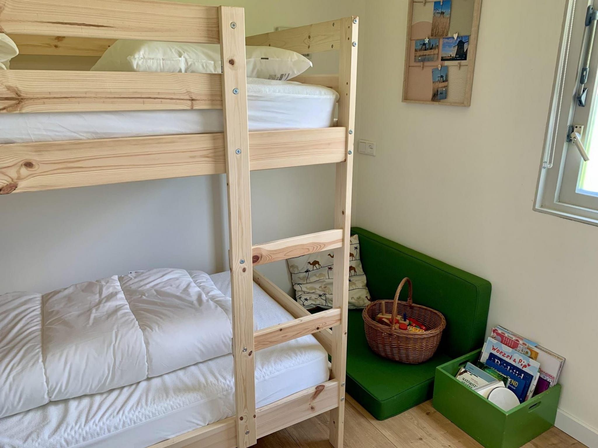 Een slaapkamer van Eb en Vloed 65 in Sint Maartenszee