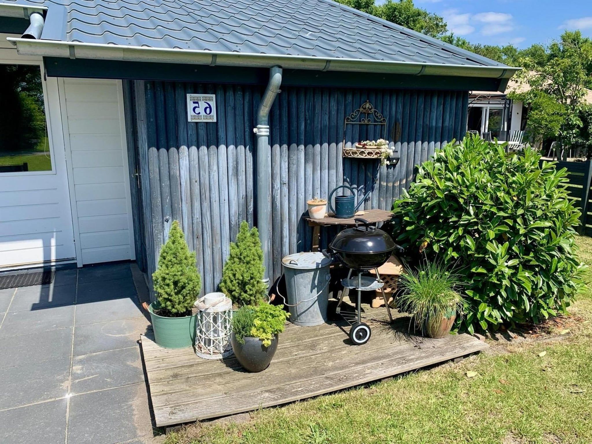 De tuin van Eb en Vloed 65 in Sint Maartenszee