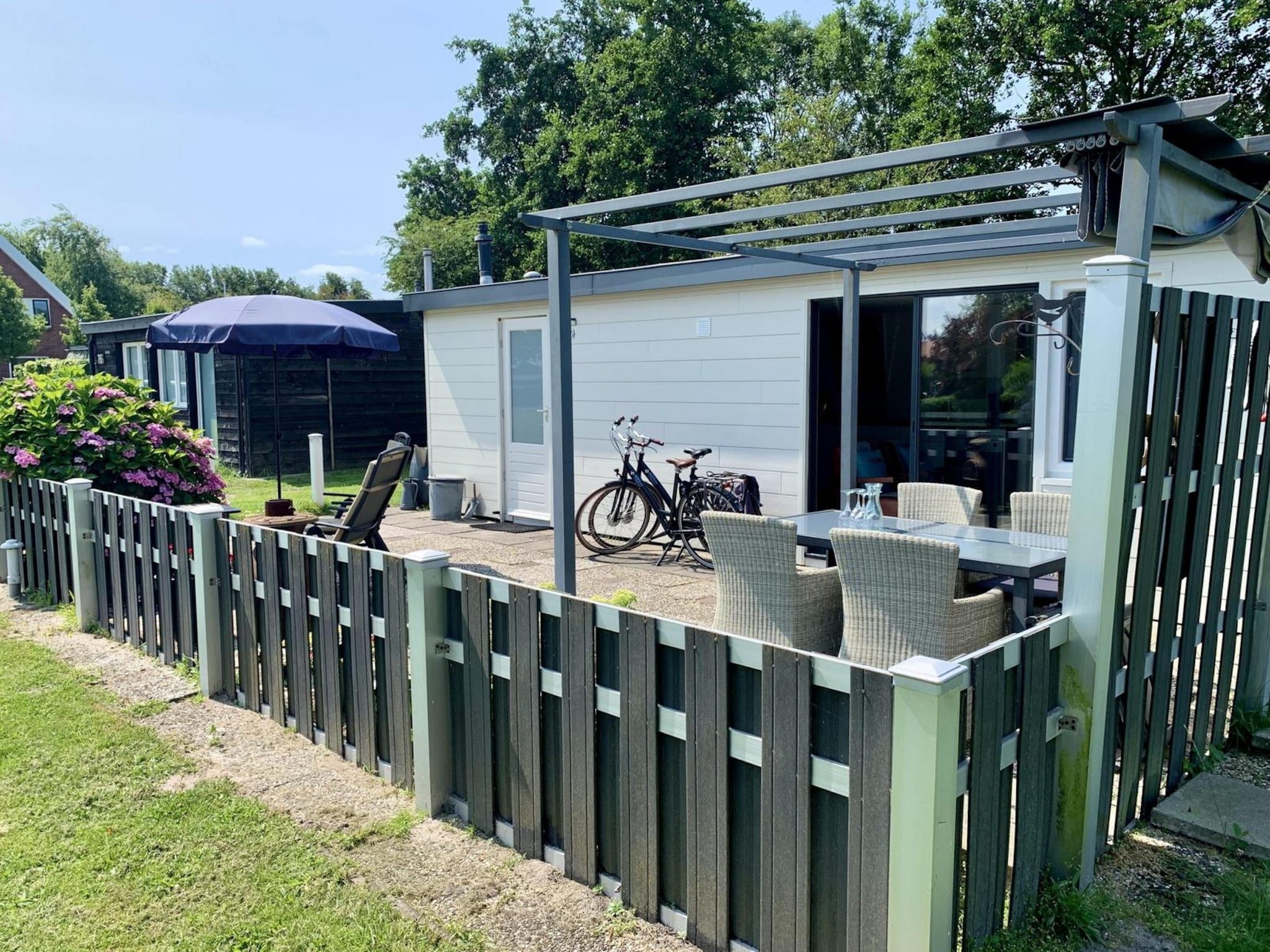 De buitenkant van Eb en Vloed 75 in Sint Maartenszee