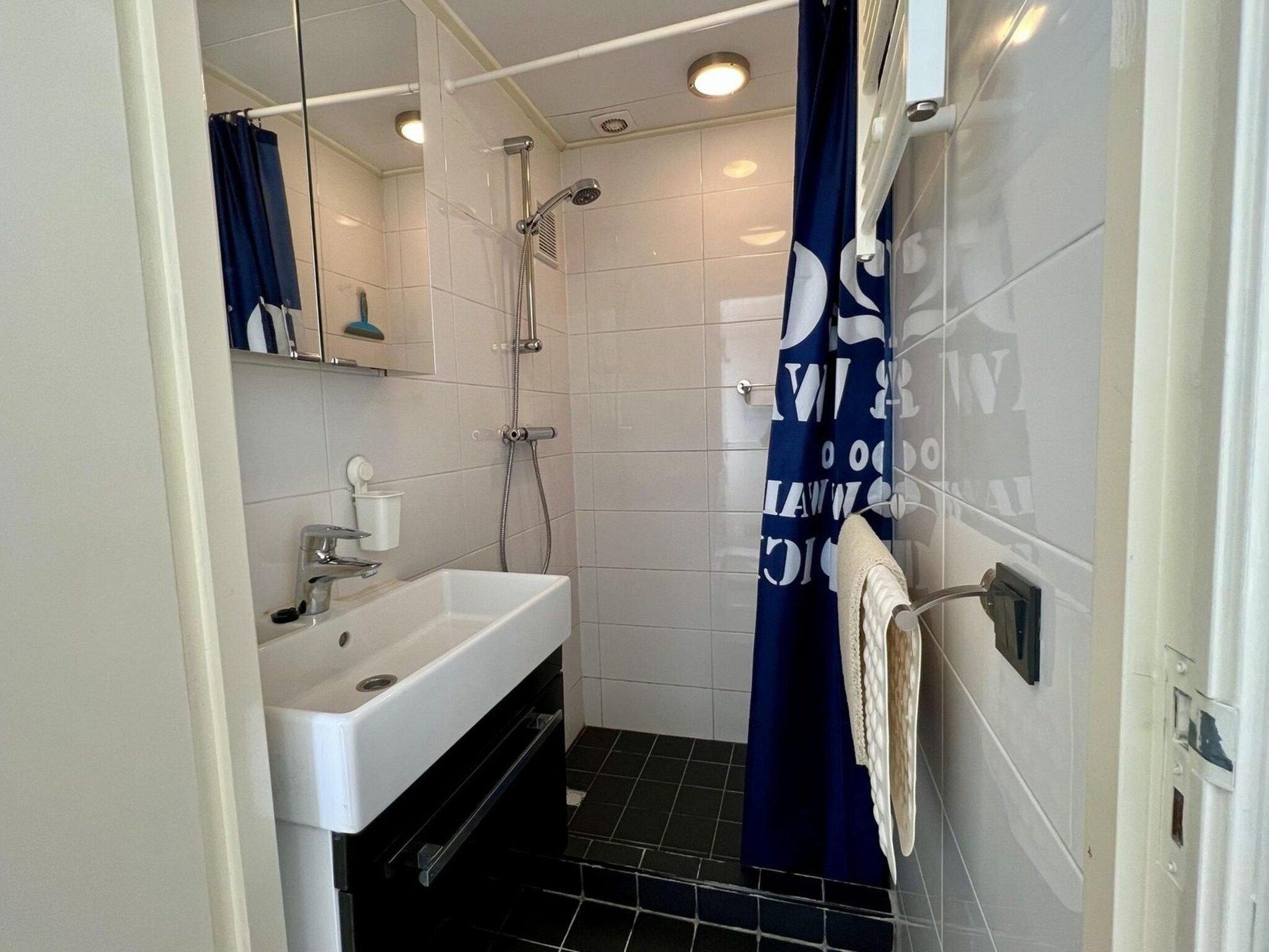 De woonkamer van Eb en Vloed 75 in Sint Maartenszee