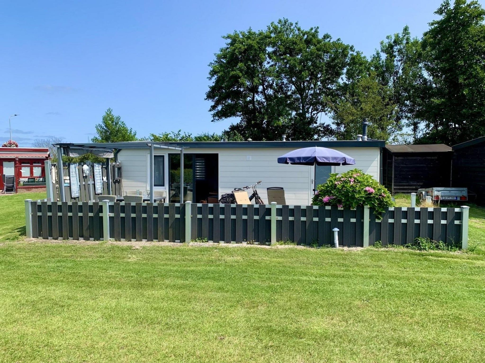 De badkamer van Eb en Vloed 75 in Sint Maartenszee