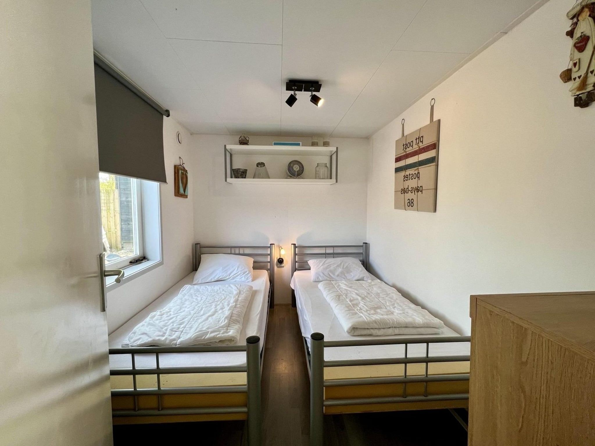 De woonkamer van Eb en Vloed 75 in Sint Maartenszee