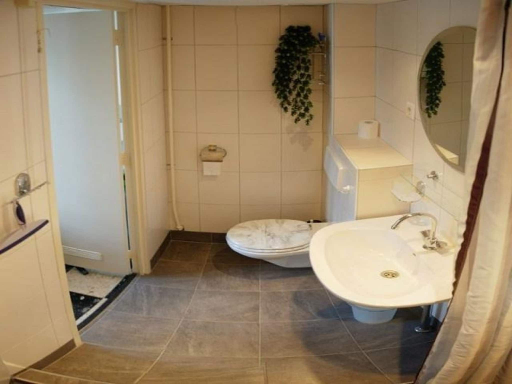 De badkamer van Eriksstraat 8 in Petten