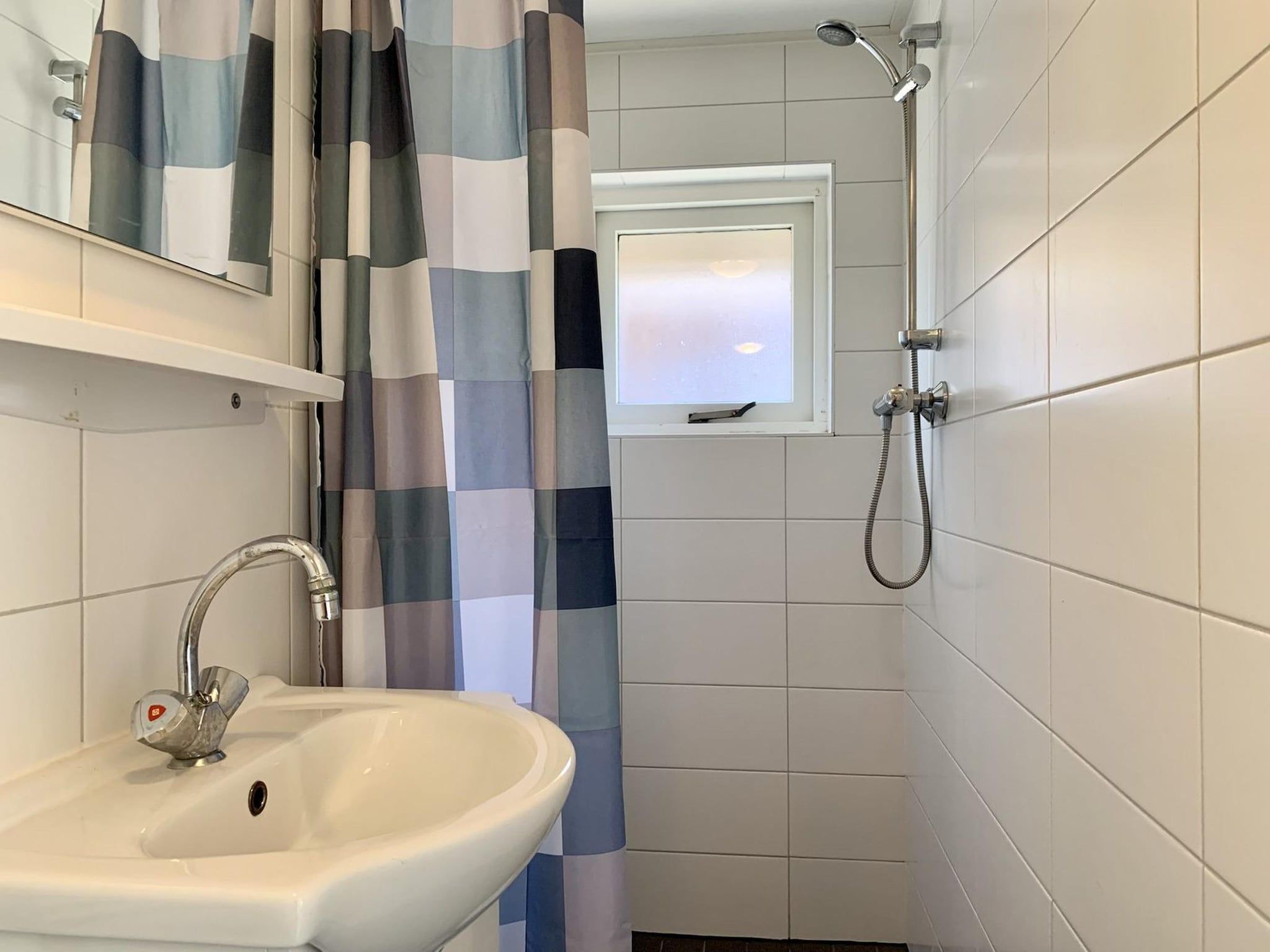 De badkamer van Gudea 5 in Sint Maartensbrug