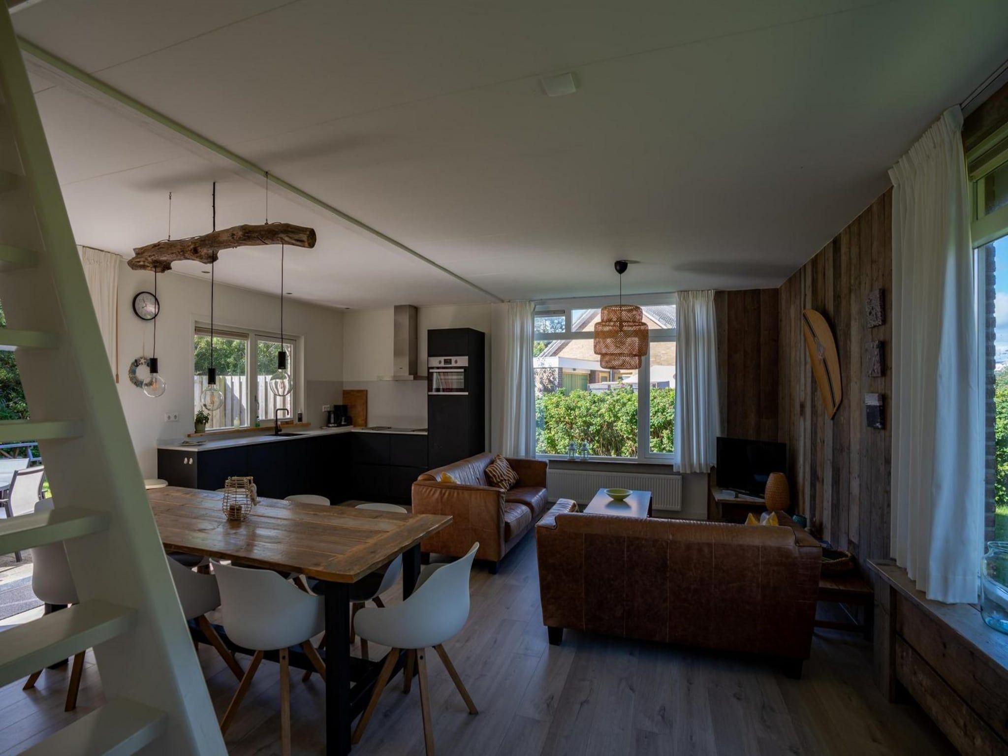 De woonkamer van Korfwaterweg 41 in Petten
