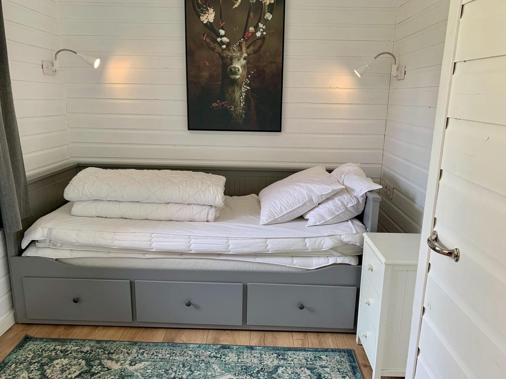 Een slaapkamer van Eureka 34 in Sint Maartensvlotbrug