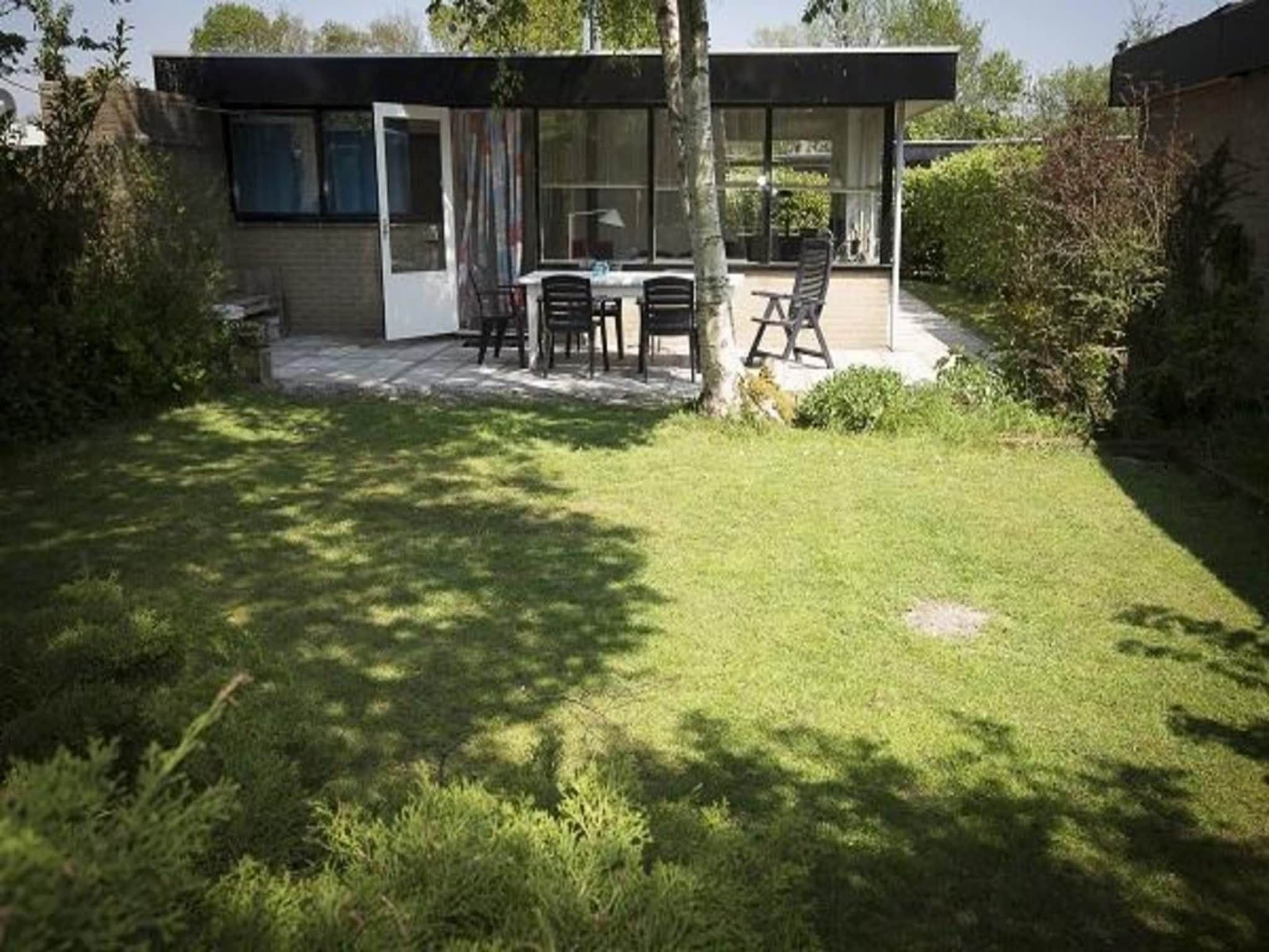 De tuin van Wildrijk 21 in Sint Maartenszee