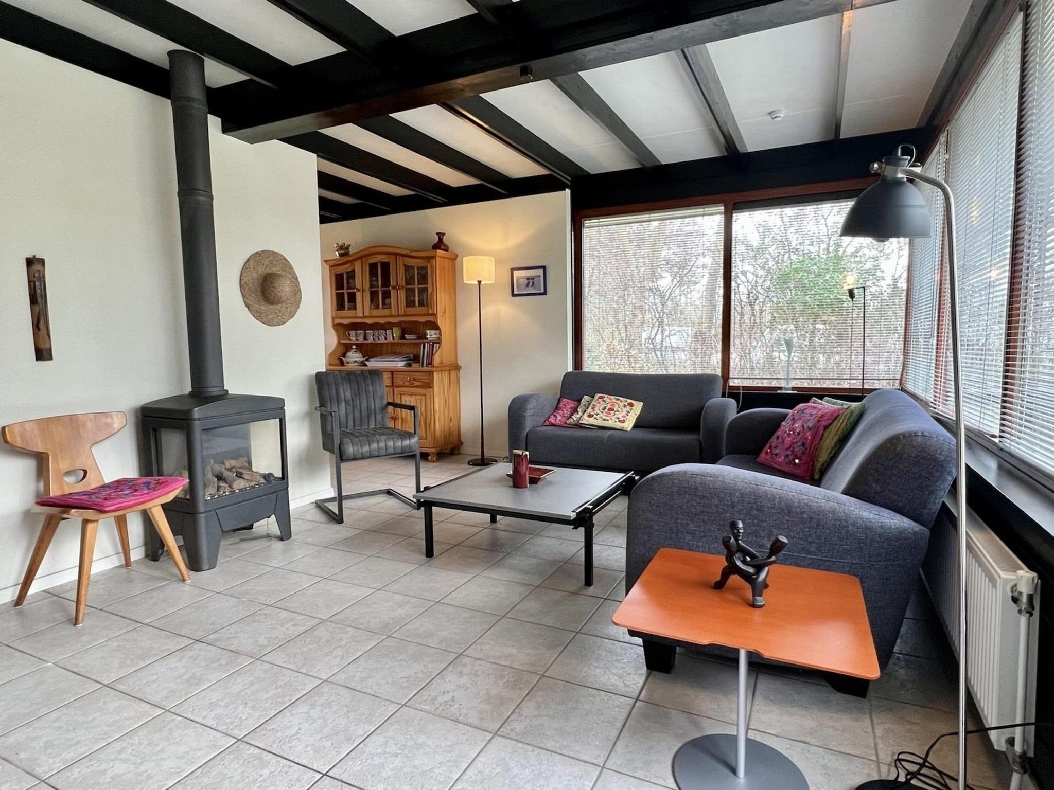 De woonkamer van Wildrijk 96 in Sint Maartenszee