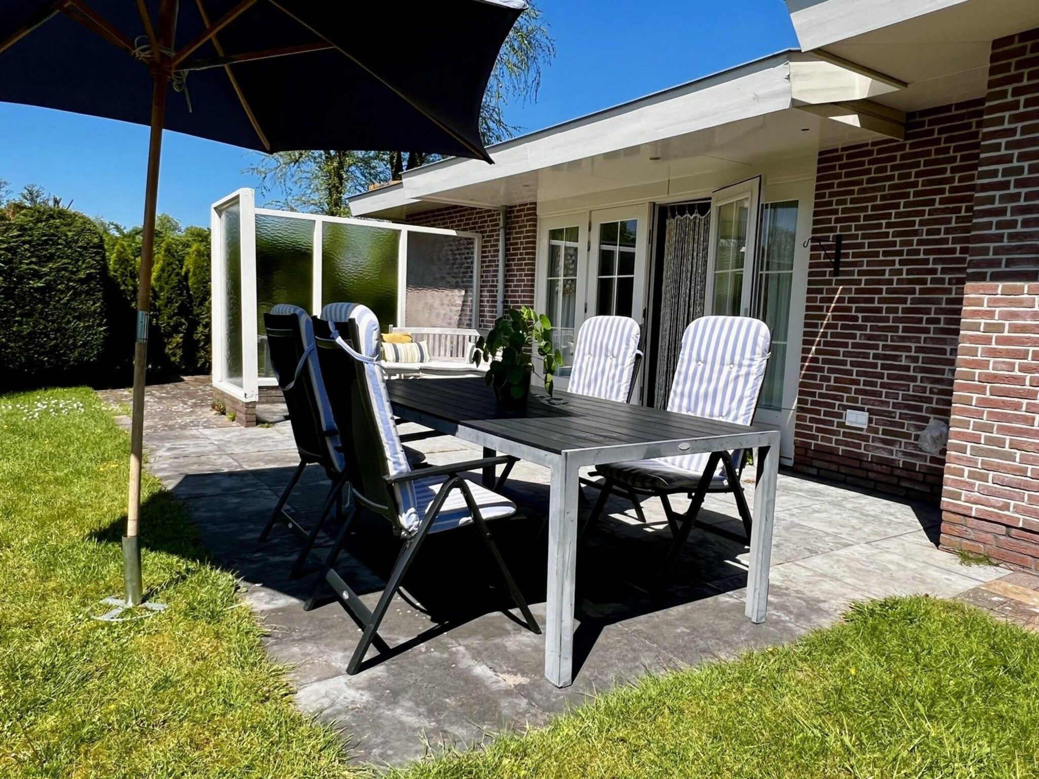 Het terras van Eureka 100 in Sint Maartenszee