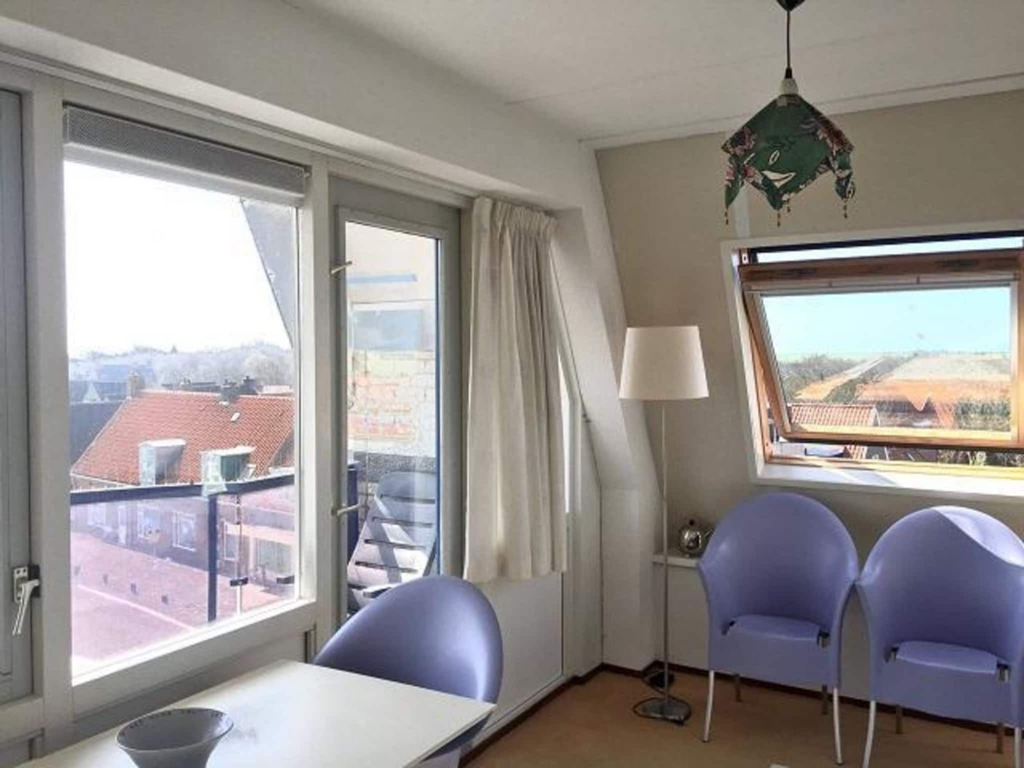 De eetkamer van Beach 15-20 in Petten