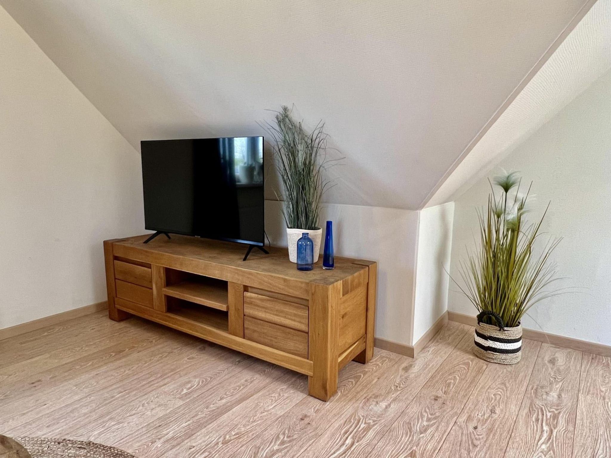 De woonkamer van Anzelhoef apartment West in Sint Maartenszee