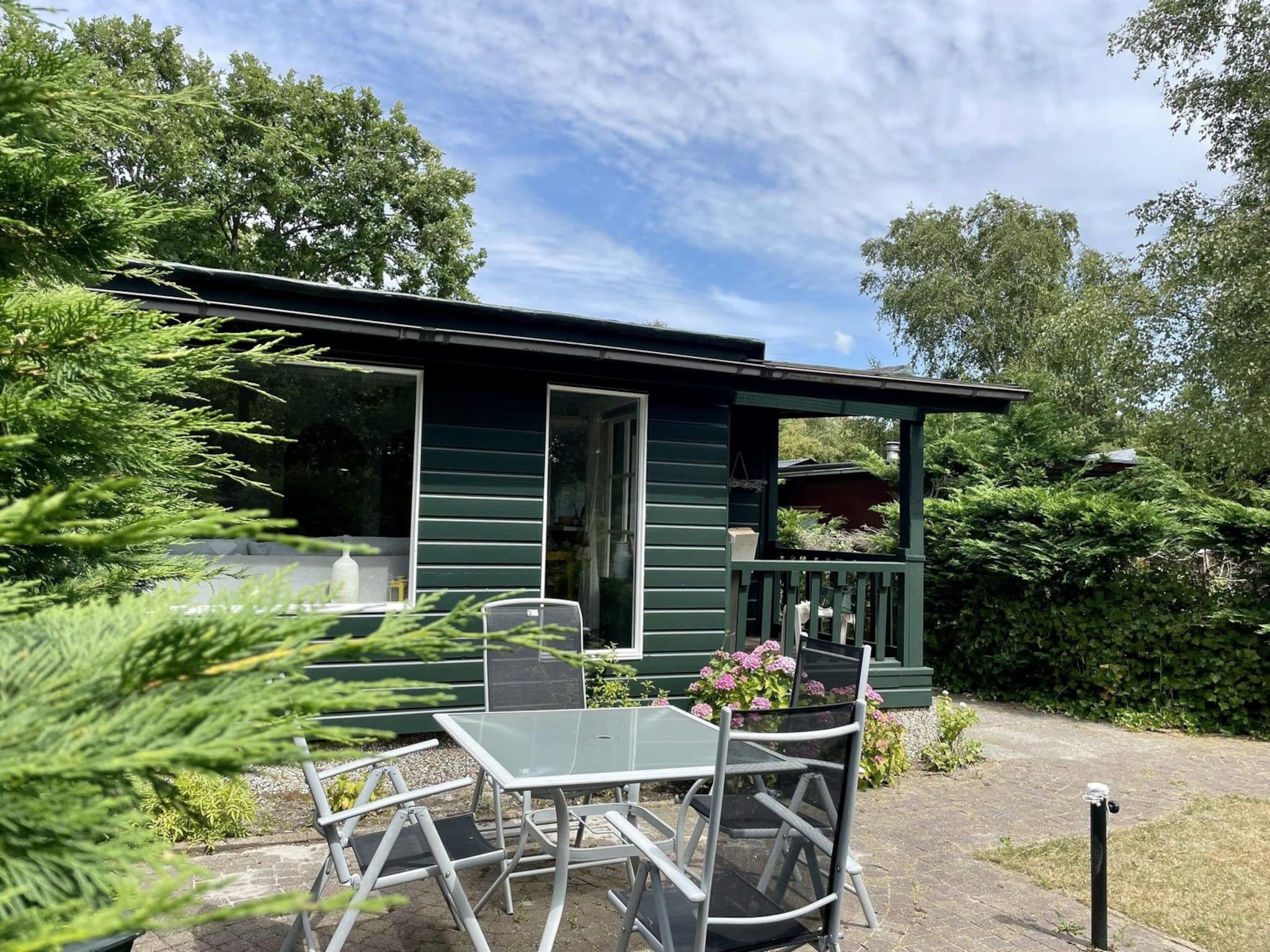 Het terras van Campanula 173 in Sint Maartenszee