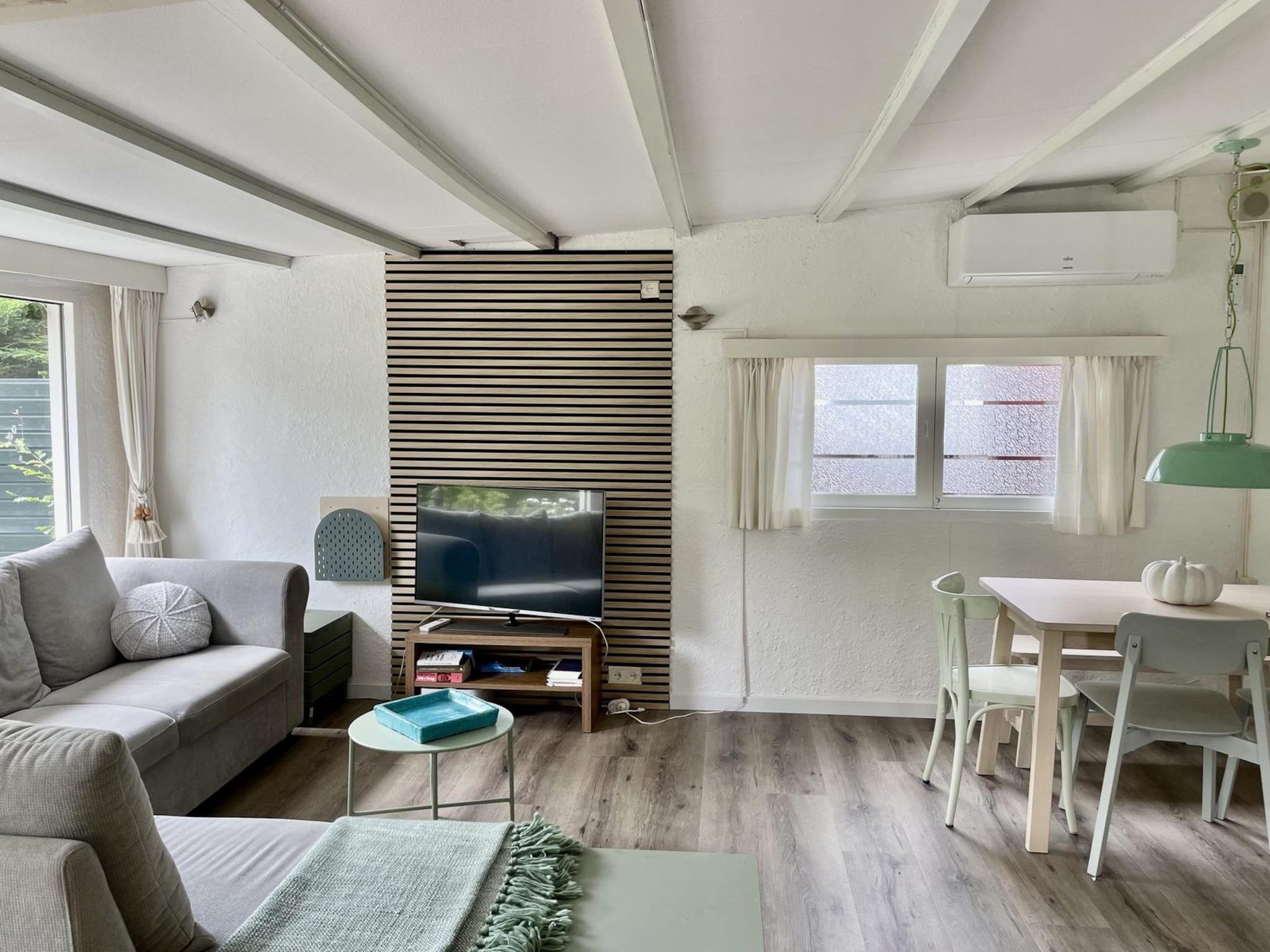 De woonkamer van Campanula 173 in Sint Maartenszee