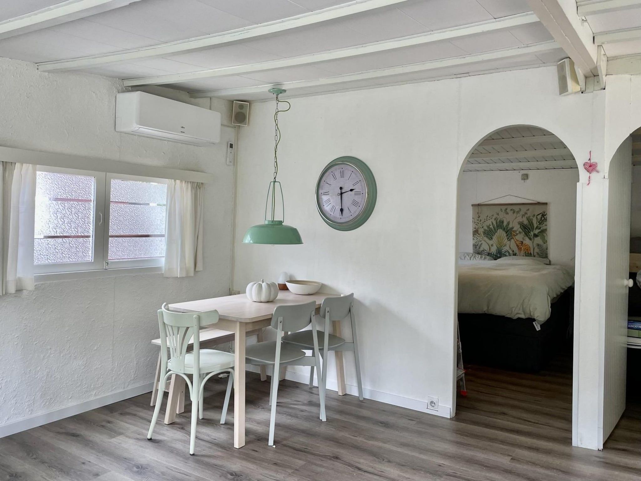 De eetkamer van Campanula 173 in Sint Maartenszee