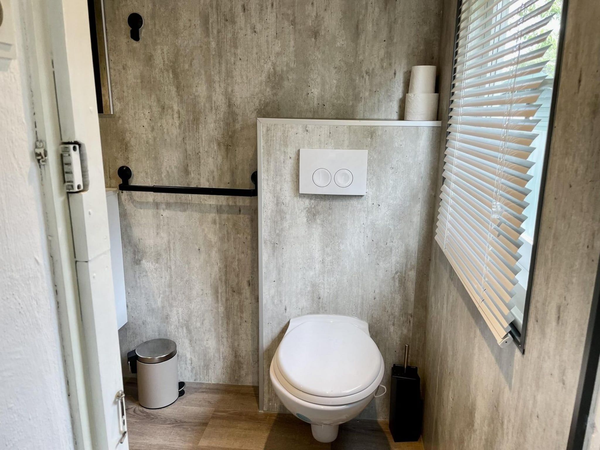 De badkamer van Campanula 173 in Sint Maartenszee