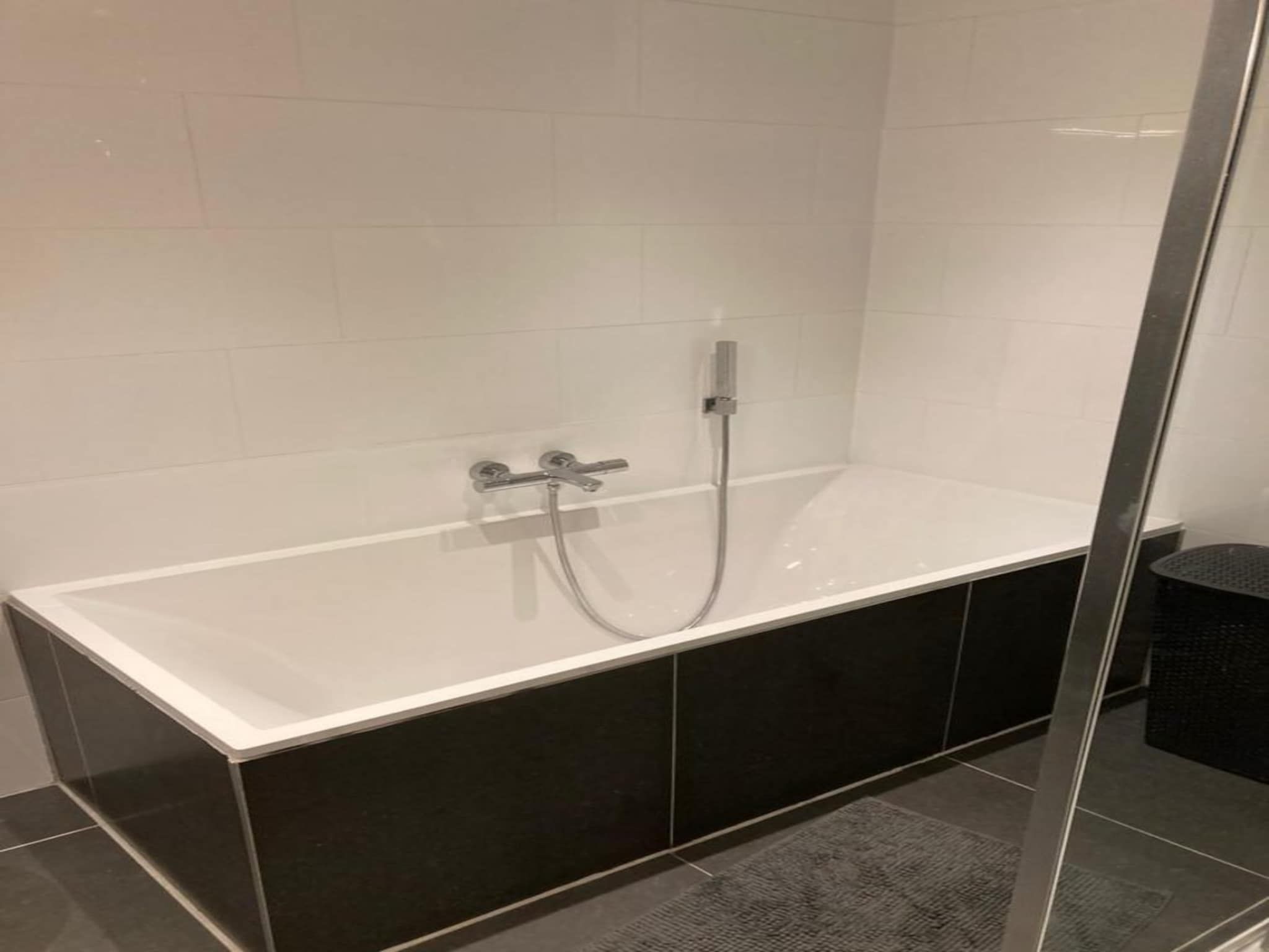 De badkamer van Sint Maartensweg 38 in Sint Maartensvlotbrug