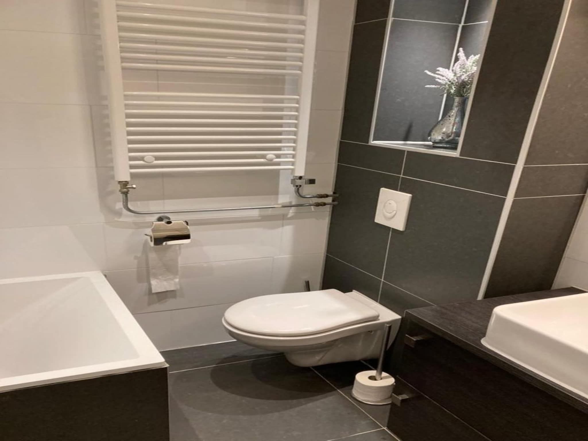 De badkamer van Sint Maartensweg 38 in Sint Maartensvlotbrug