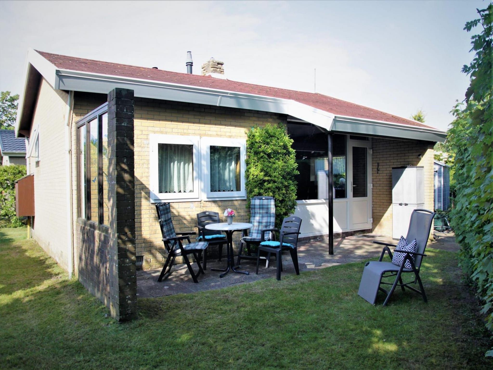 Het terras van Zeewaard 20 in Sint Maartenszee