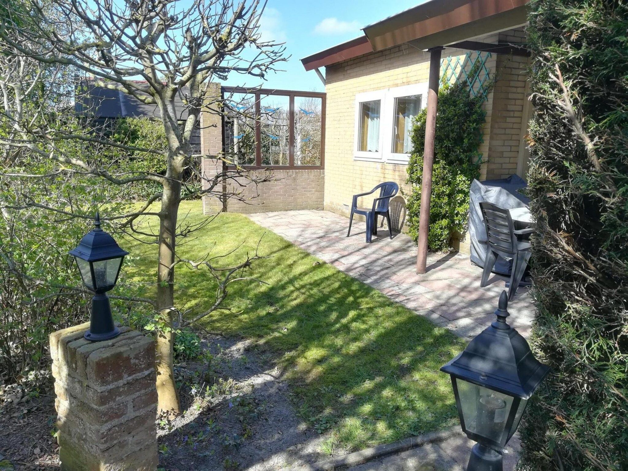 Het terras van Zeewaard 20 in Sint Maartenszee
