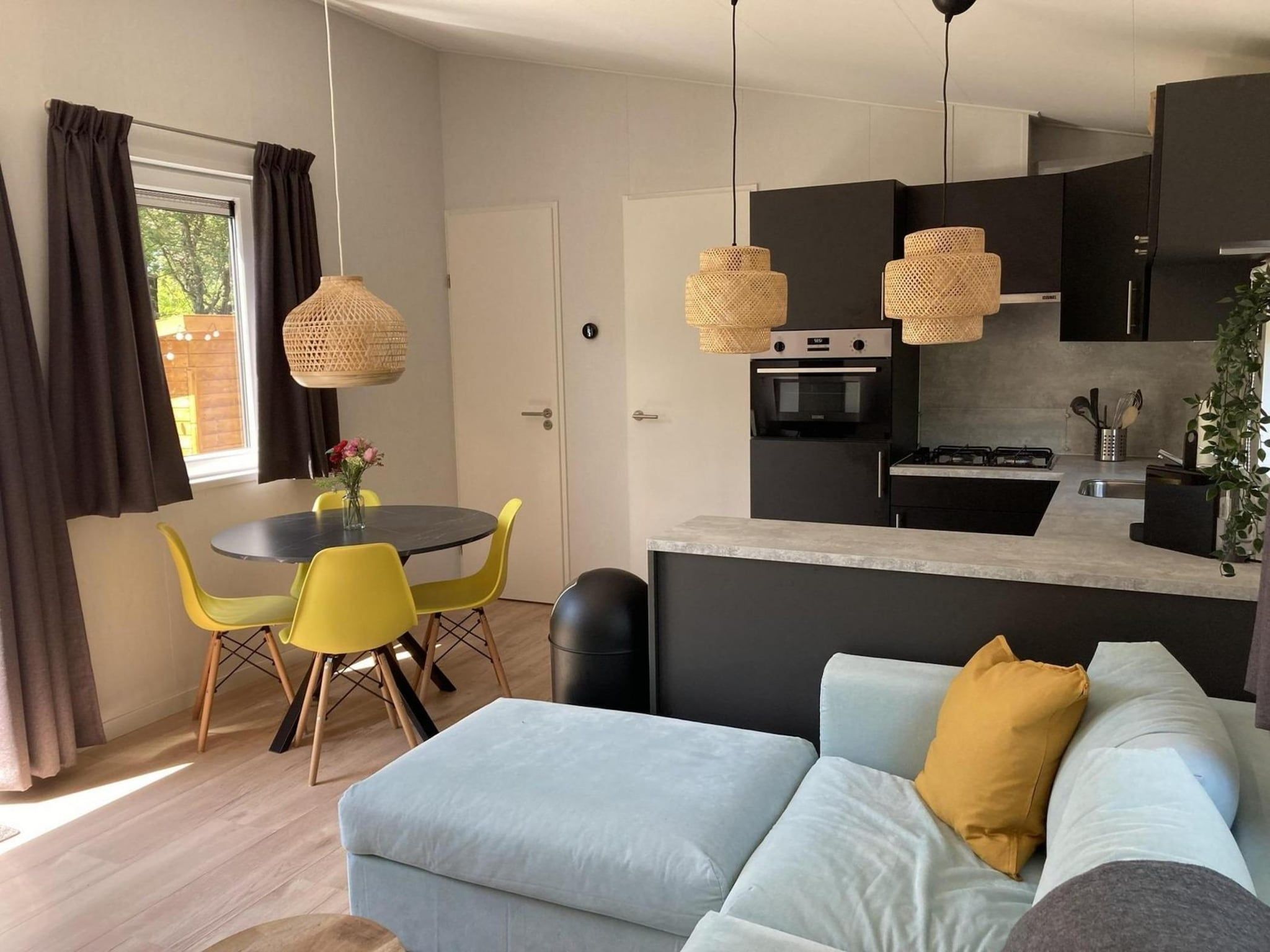 De woonkamer van Campanula 225 in Sint Maartenszee