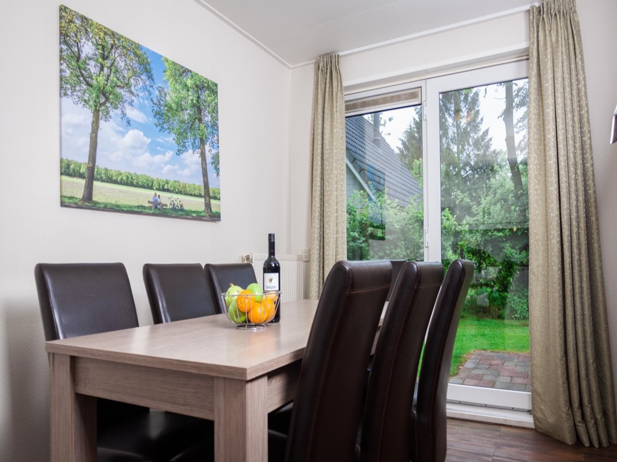 De eetkamer van Holiday home 6 persons in Scherpenzeel
