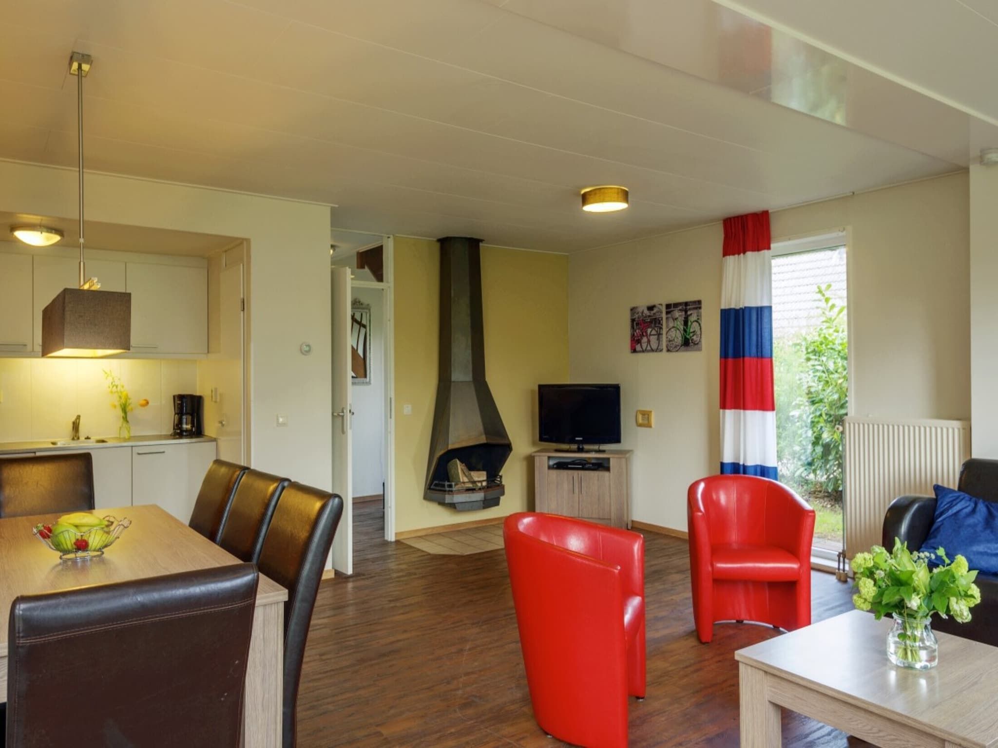 De eetkamer van Holiday home 8 persons Premium in Scherpenzeel