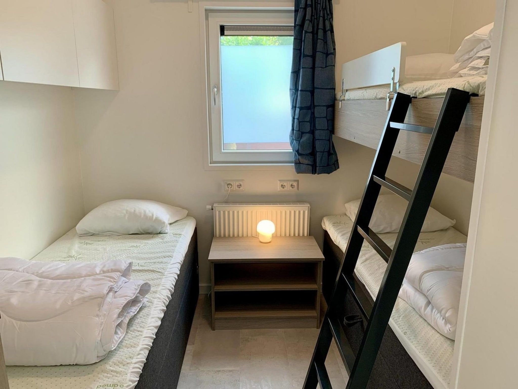 De badkamer van Campanula 136 in Sint Maartenszee