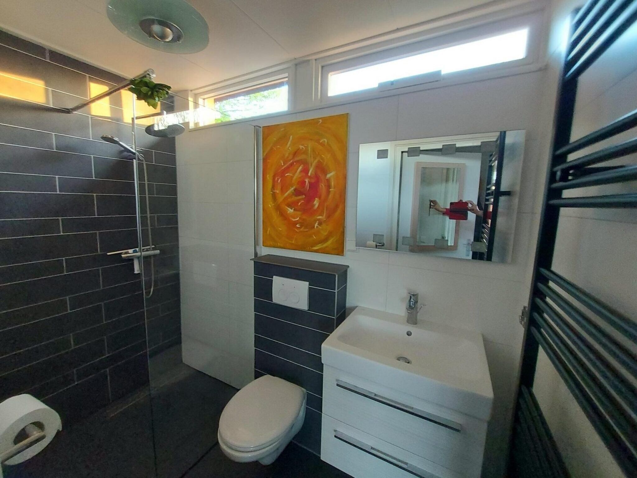De badkamer van Eureka 073 in Sint Maartenszee