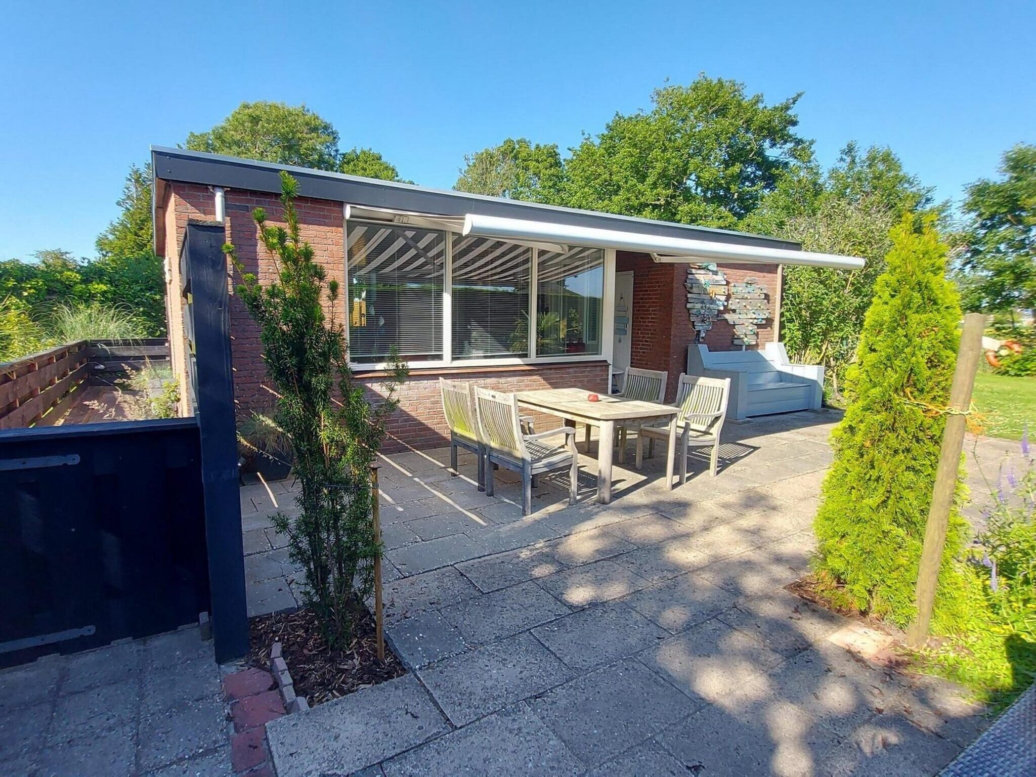 Het terras van Eureka 073 in Sint Maartenszee