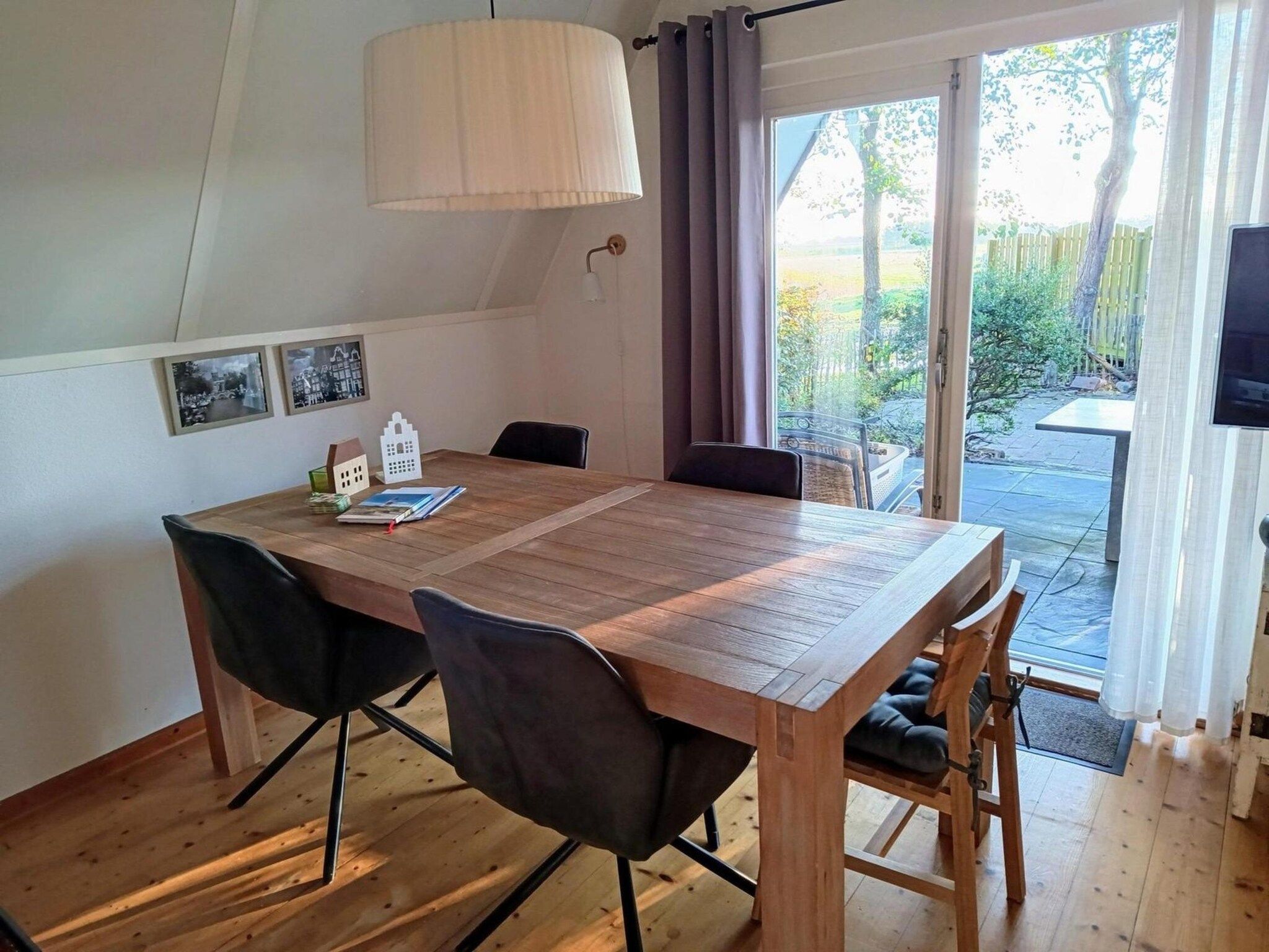 De tuin van Vogelvrij 3 in Sint Maartenszee