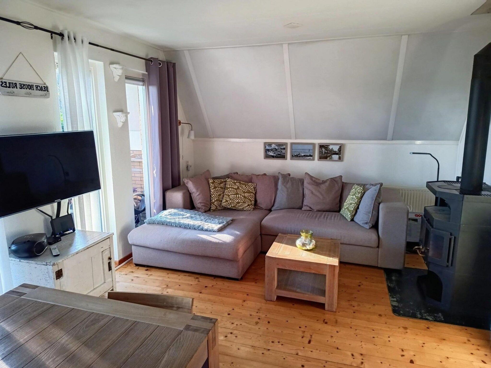 De woonkamer van Vogelvrij 3 in Sint Maartenszee