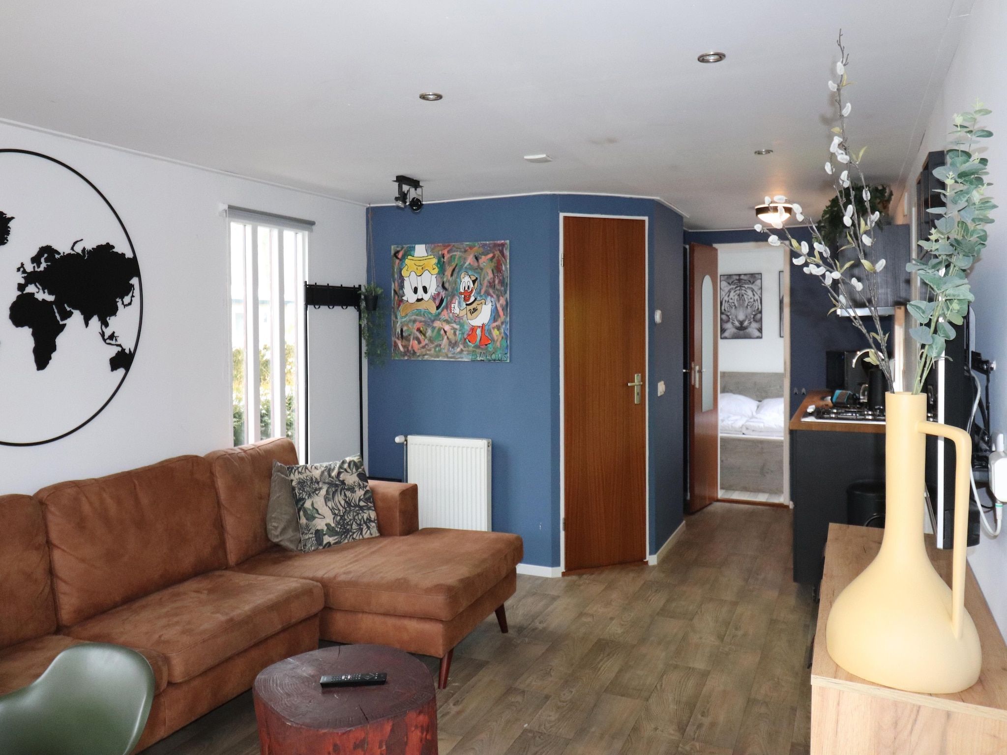 De woonkamer van VT101 in Tzummarum