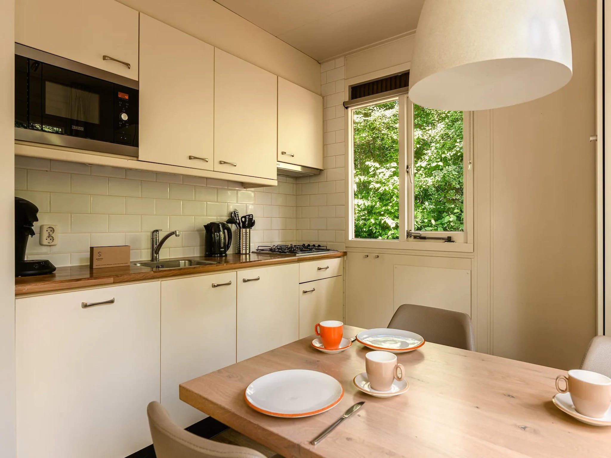 De keuken van Bungalow 4C3 in Putten